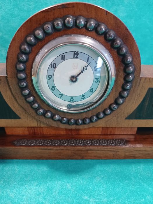 Relógio art deco em madeira