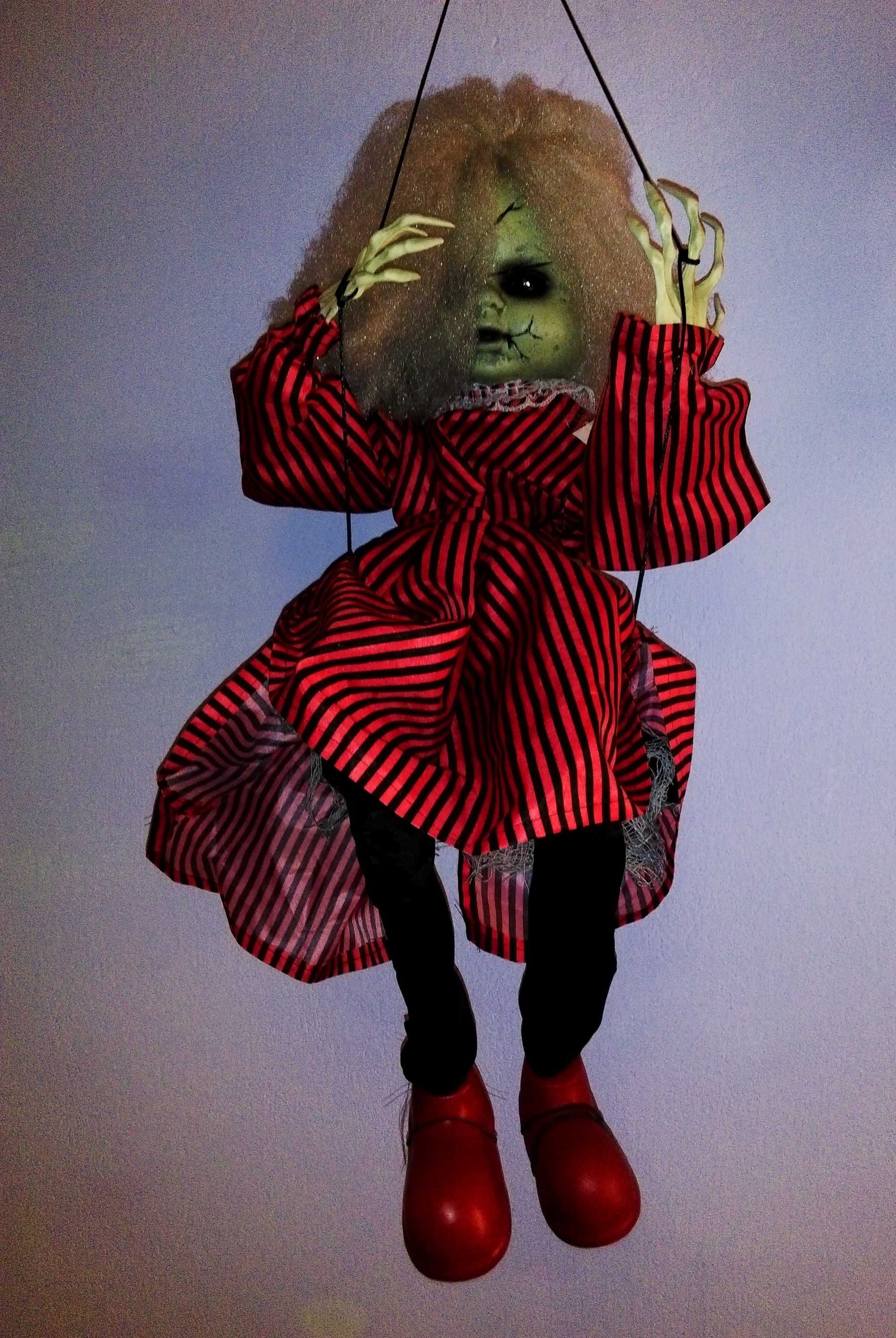 Halloween Upiorna koszmarna Opętana lalka jak z Silent Hill KRZYCZY
