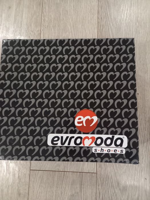 Чобіт жіночий чорного коліру 40р, шкіряні, утеплення  цигейка