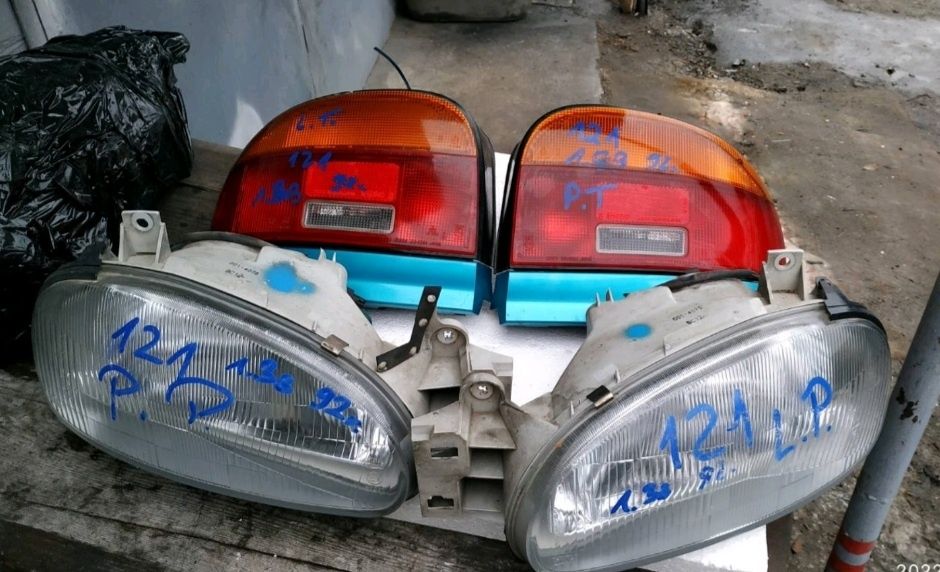 Стоп фонарь стекло мазда 323 121 MAZDA 3 BK BJ