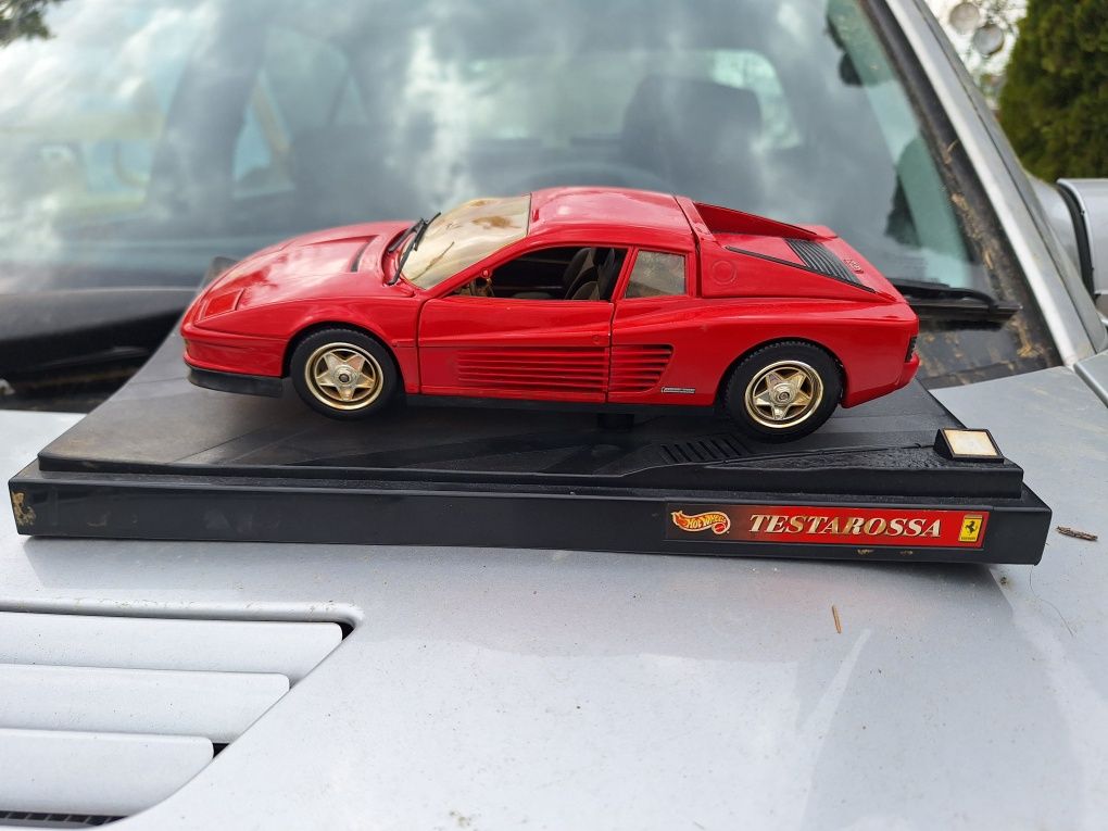 Kolekcjonerski samochód Ferrari testarossa