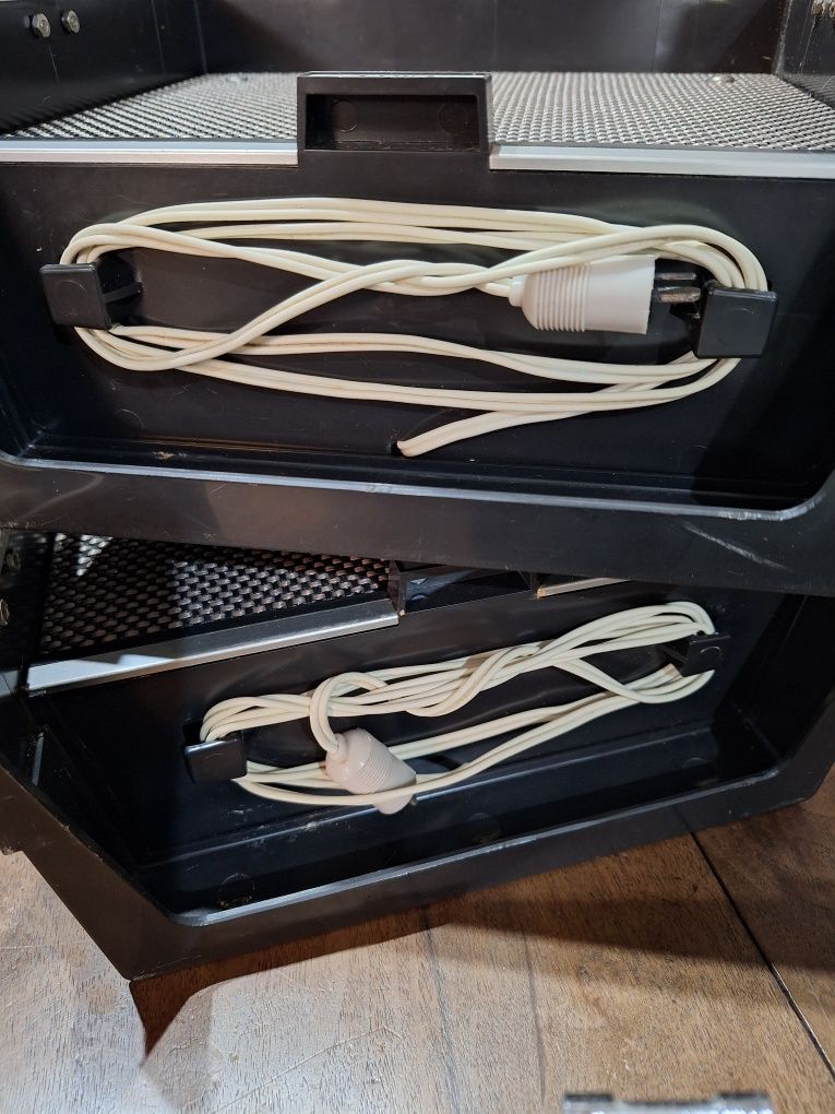 Rádio Gira Discos Stereo P-184 marca japonesa AIWA com mala portátil