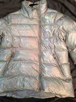 Kurtka zimowa damska pikowana holograficzna srebrna Mohito 32