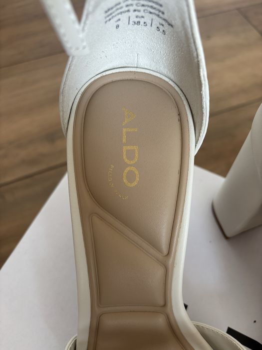 Sandálias Aldo Brancas