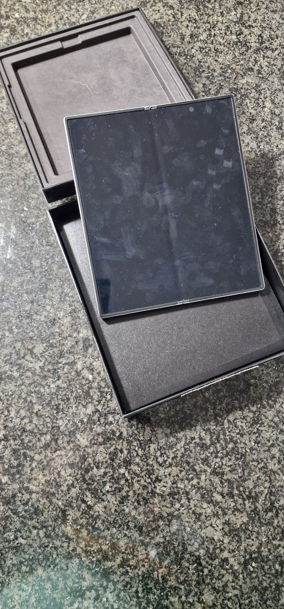 Samsung Z Fold 6 ainda com 2 anos garantia