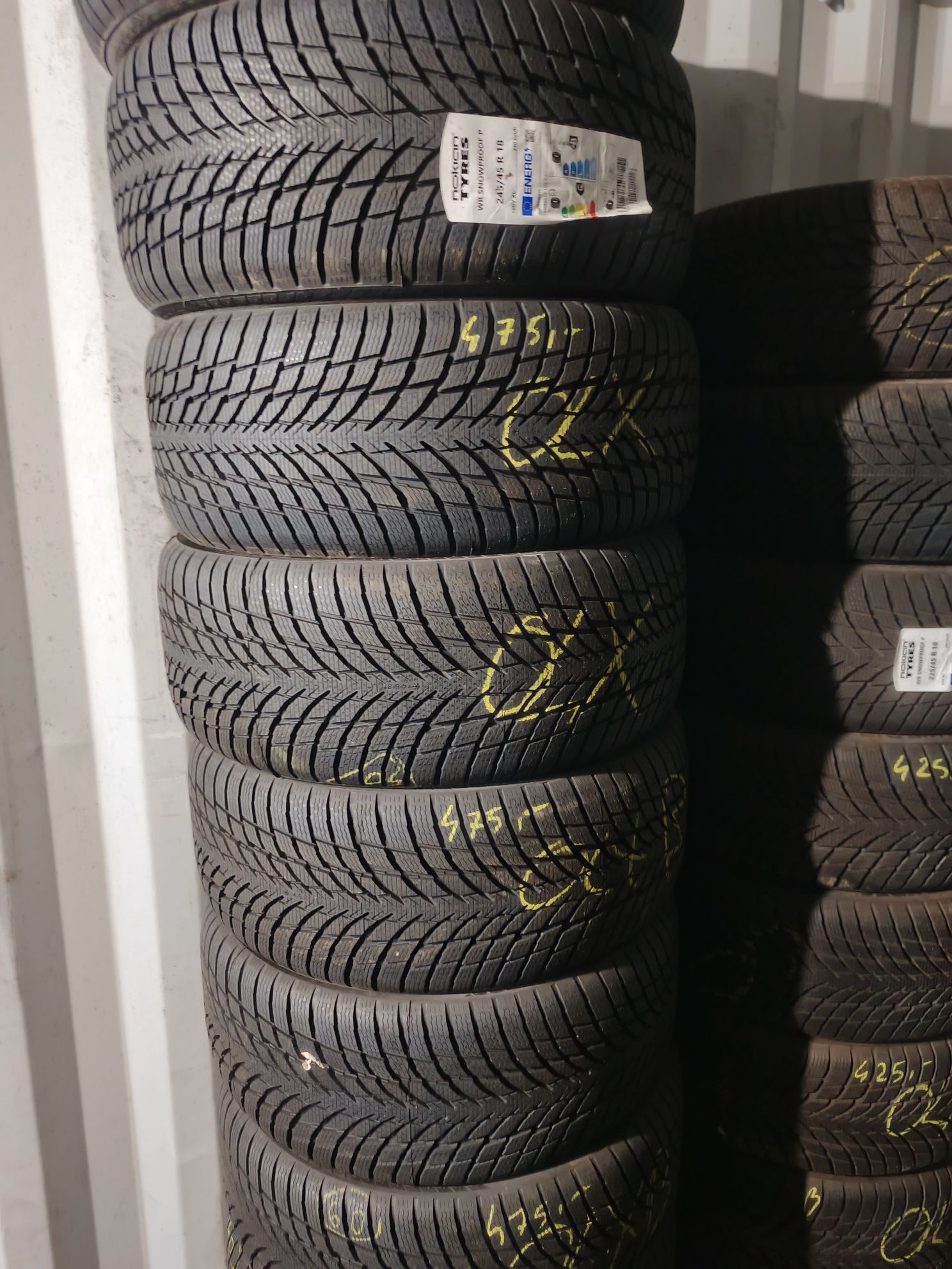 (B) Nowe opony zimowe 245/45/18 Nokian 26 sztuk 2024r