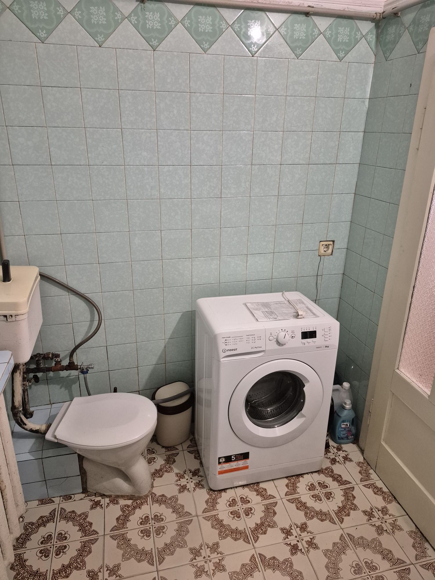 Продаж будинку в тихому районі міста.