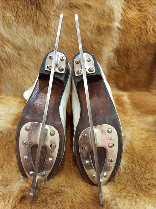 Фігурні ковзани 37-38 розміру