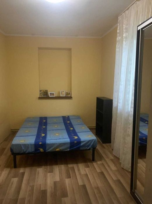 Оренда ізольованої кімнати,  в трьох кімнатному обобняку.