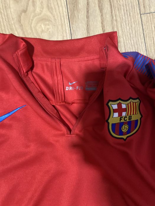 casaco nike Barcelona com fecho estragado