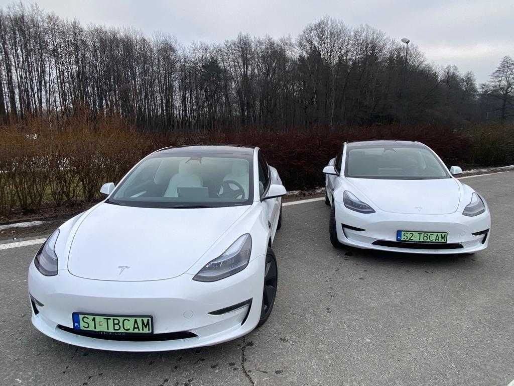 TESLA 3 SR wnętrze All Blac Partial RABATY elektryk wynajem Śląsk