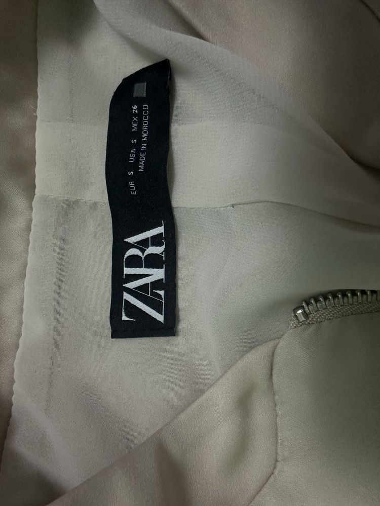 Шовковий бомбер Zara