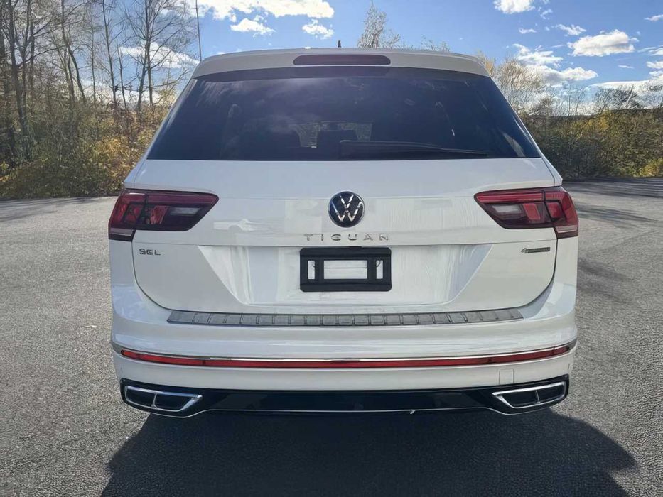 Volkswagen Tiguan      2024
