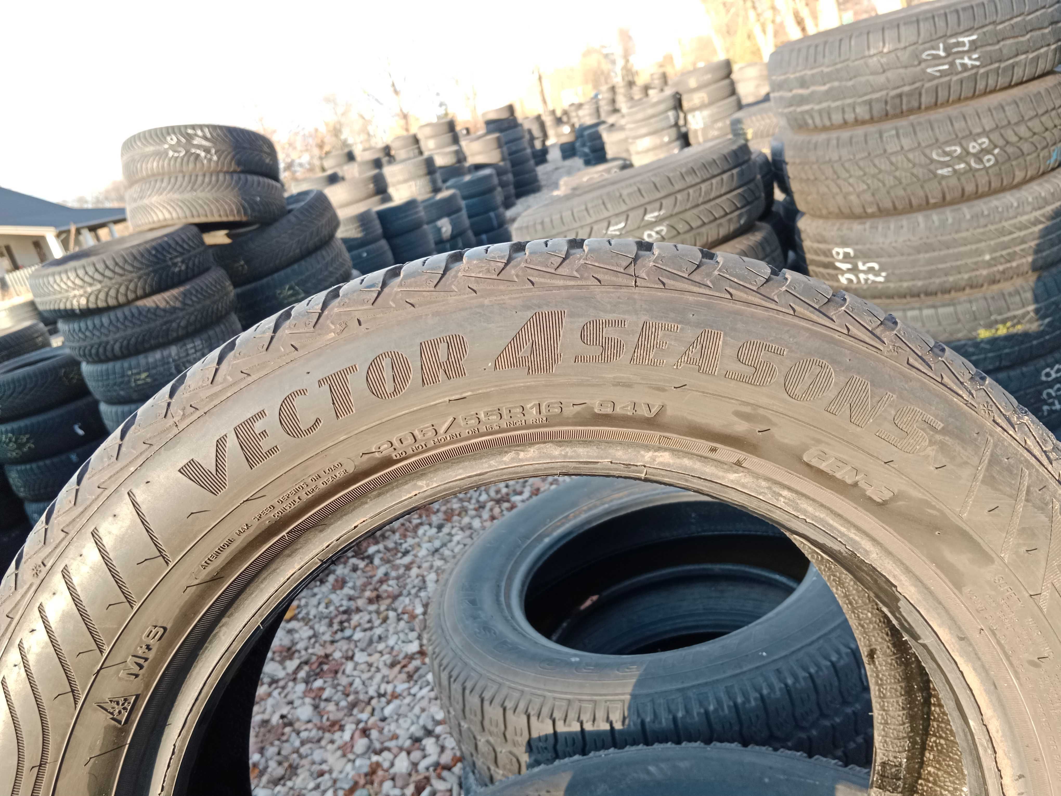 Opona używana 205/55R16 Goodyear Vector 4Seasons Gen-2 1szt.