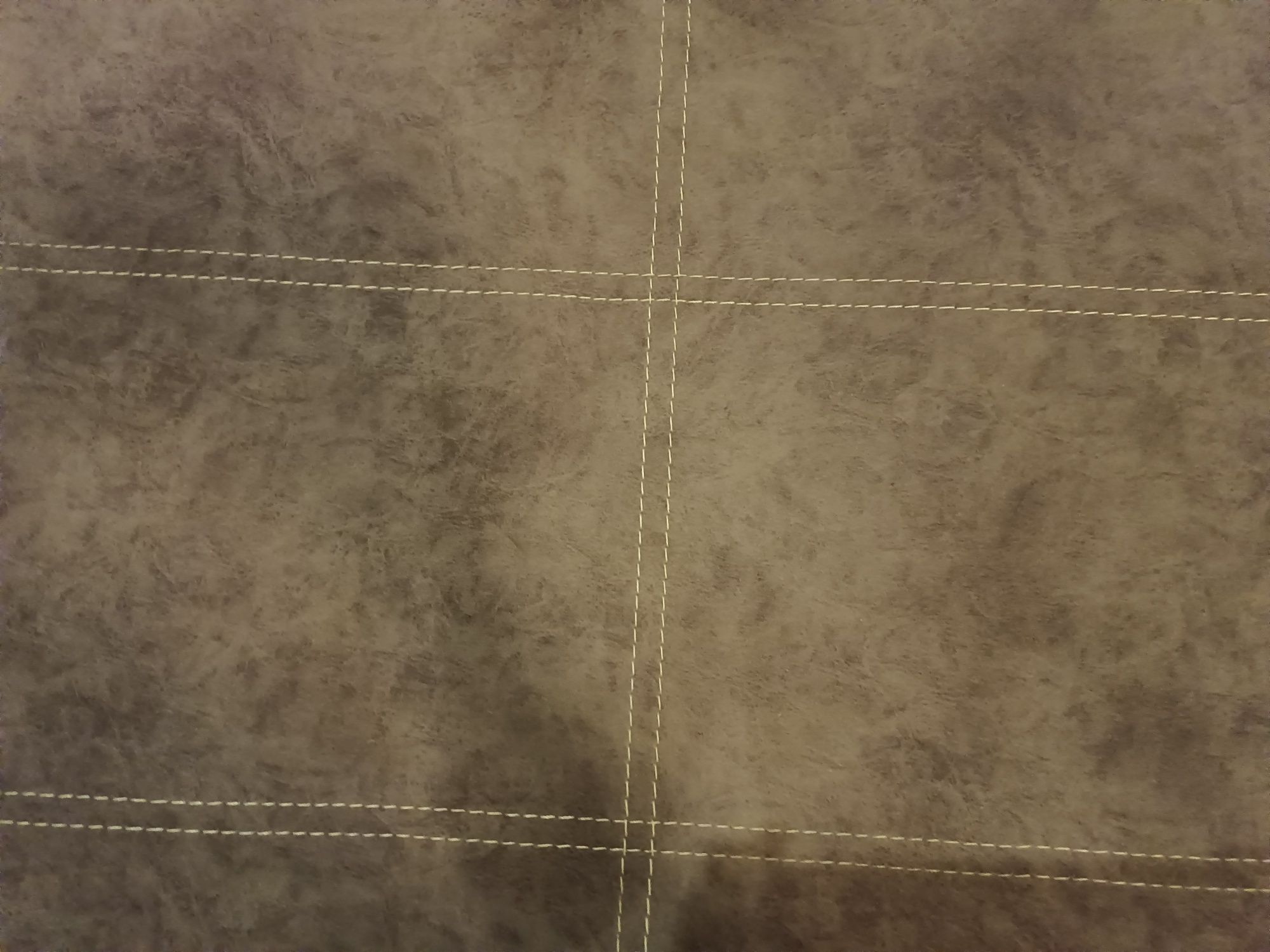 Jasno fioletowa sofa
