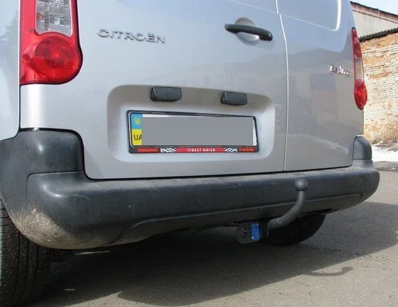 Фаркоп на Citroen Berlingo \ Peugeot Partner \ Rifter (2008-2021)