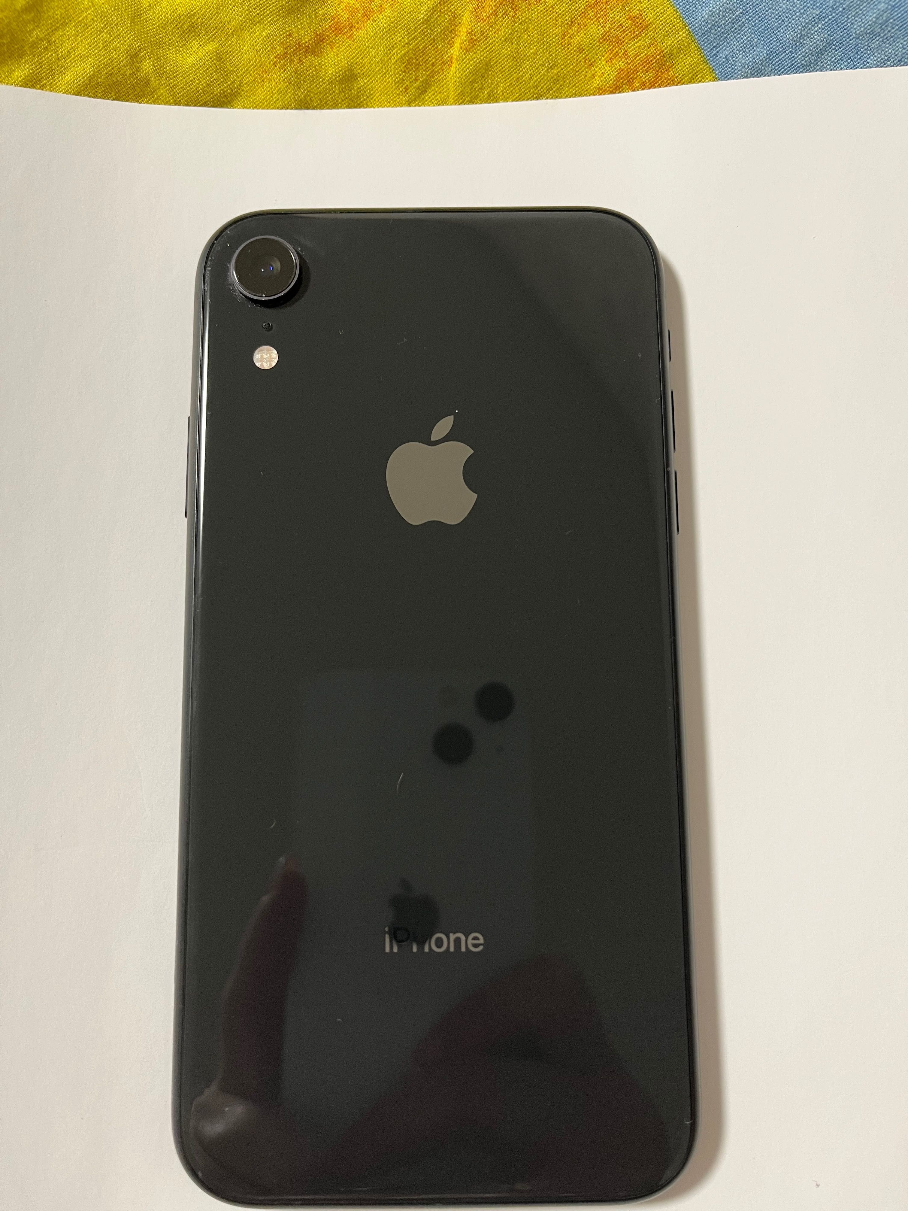 Продам iPhone xr