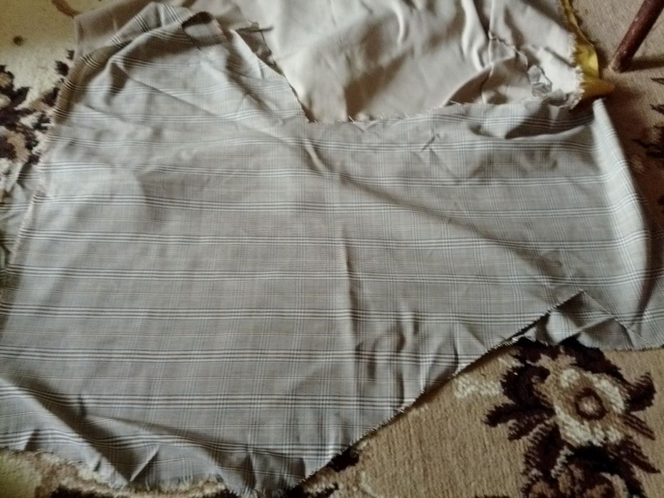 Тканина різна кольори різні і відрізки