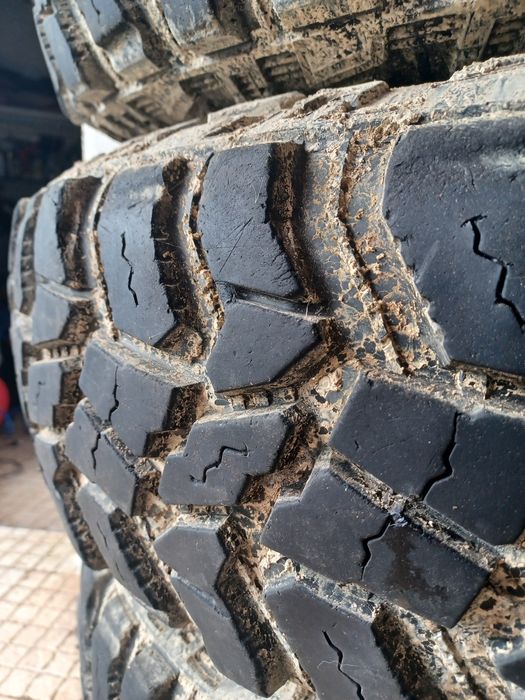 Pneus cooper 235/85 r16