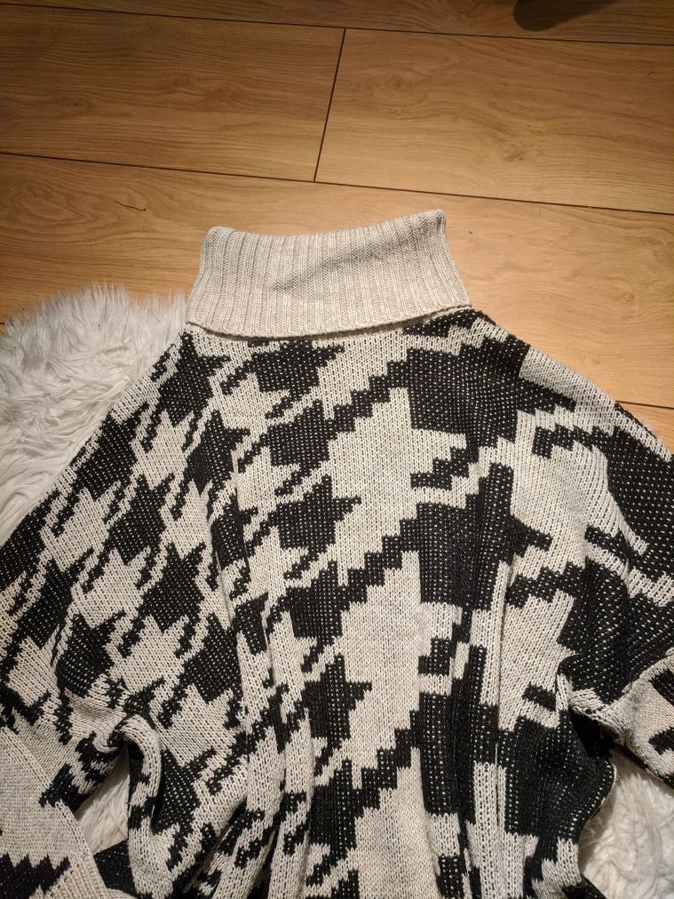 sweter we wzory geometryczne rozmiar M