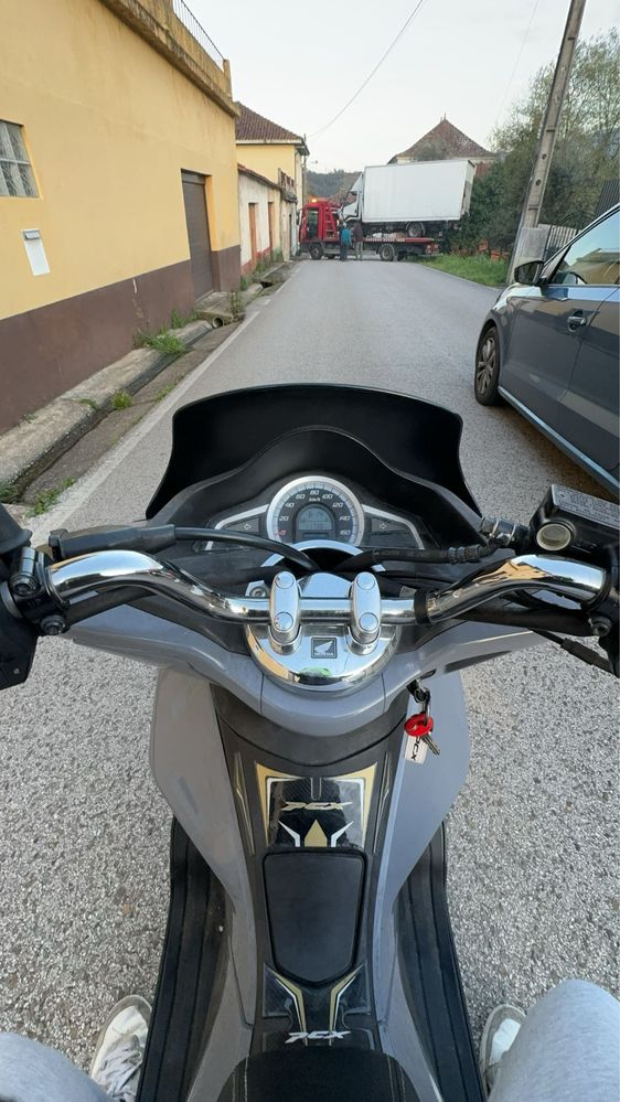 Honda Pcx 125cc.