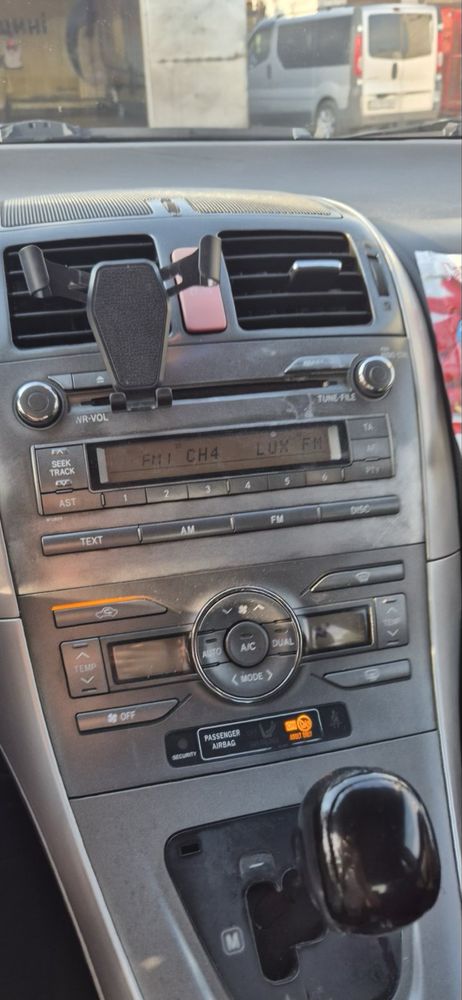 Тойота Ауріс 1.6 Автомат