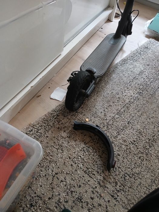 Sprzedam w bardzo dobrym stanie hulajnoge xsałmi mi electric scoter 1s