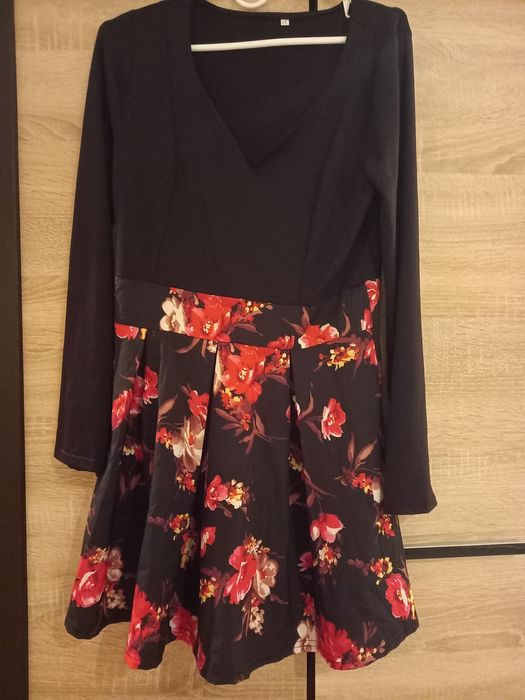 Продам платья и комбинезон