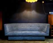 Kanapa sofa niebieska na kółkach