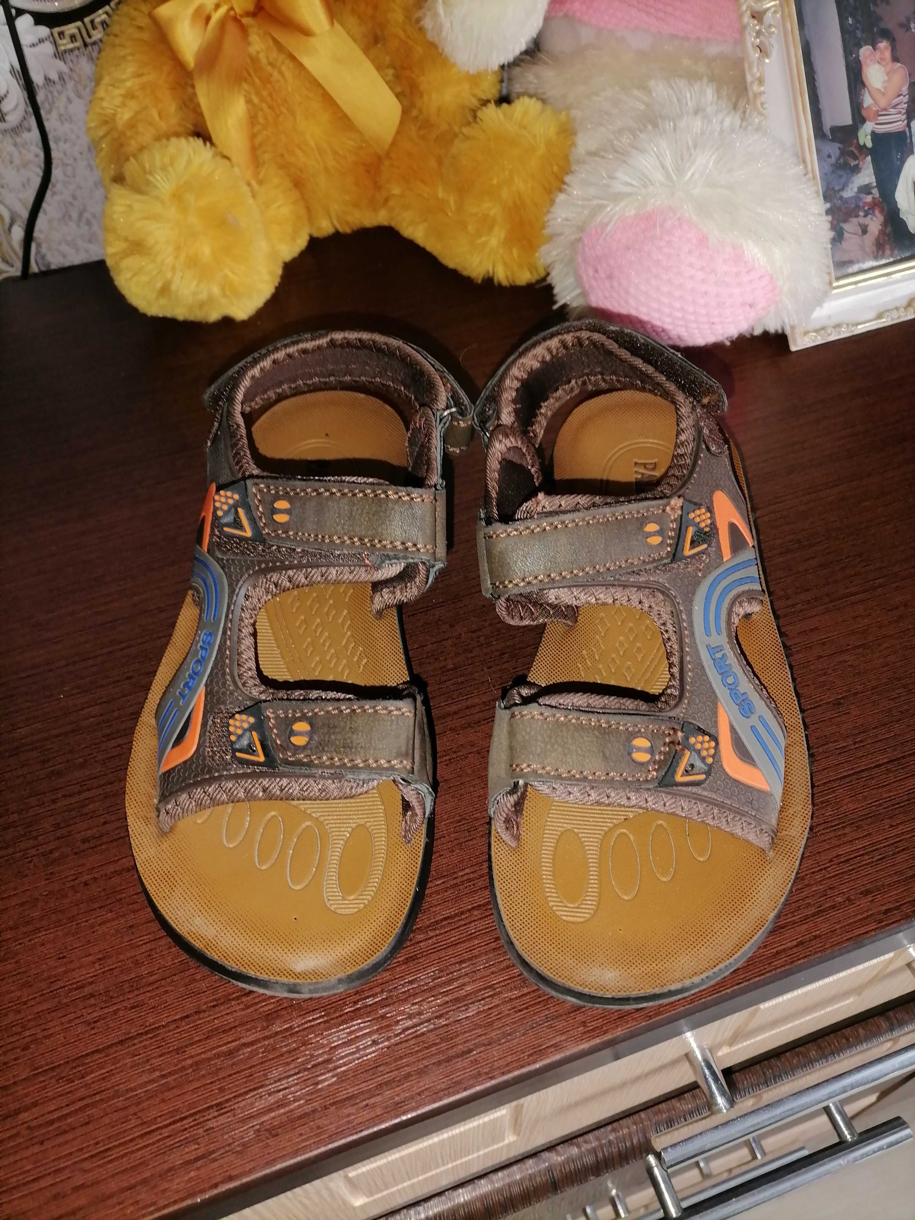 Літнє взуття(  сандалі) на хлопчика 34розмір.