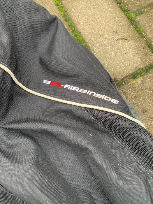 Kombinezon motocyklowy firmy Kombinezon motocyklowy Kurtka + Spodnie.