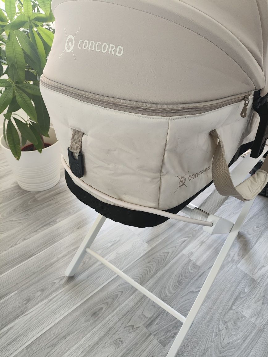 Suporte para alcofa de bebé