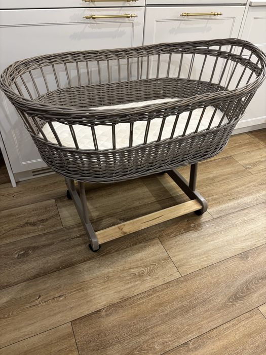 Kosz Mojżesza na kółkach