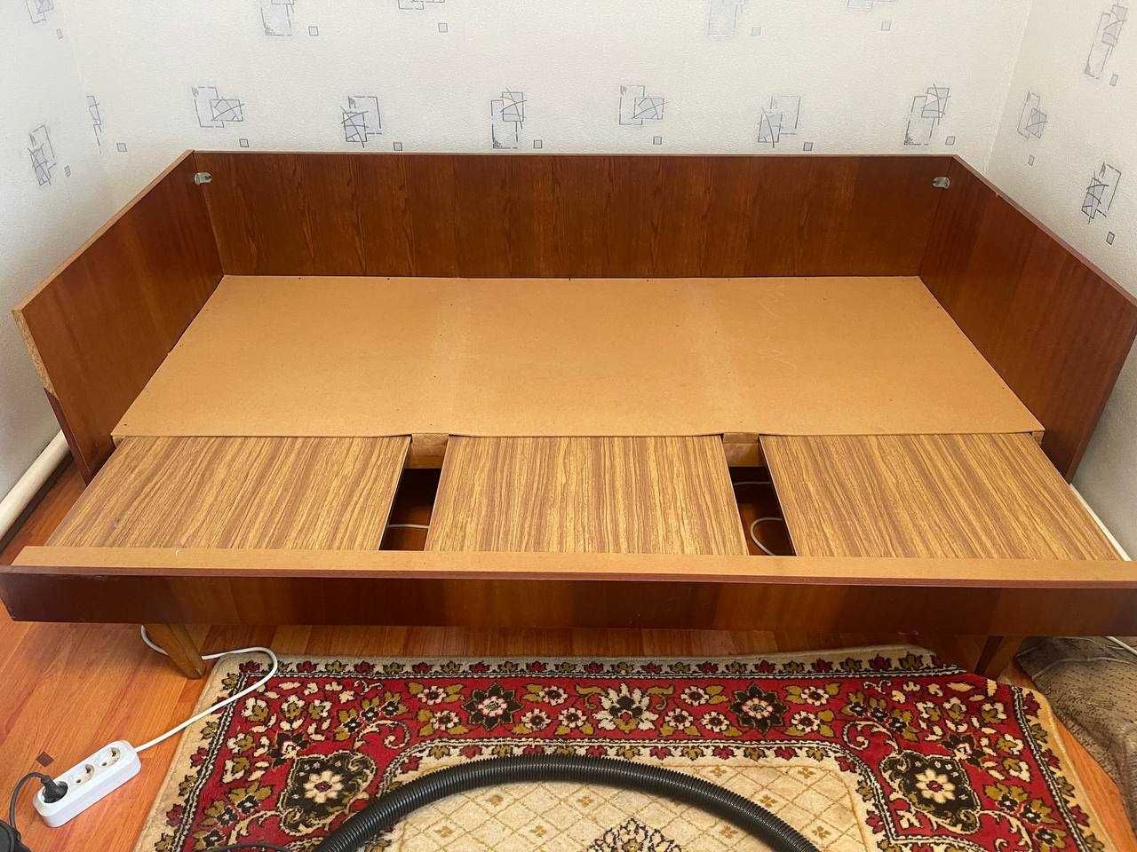 Ретро диван кровать