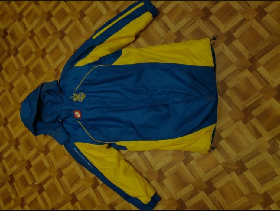 Продам куртку збірної України по футболу,в ідеальному стані