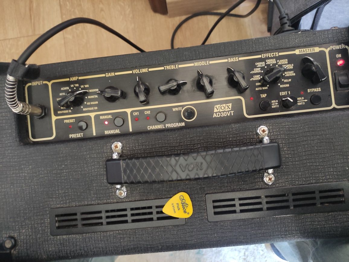 Amplificador guitarra VOX ad30vt