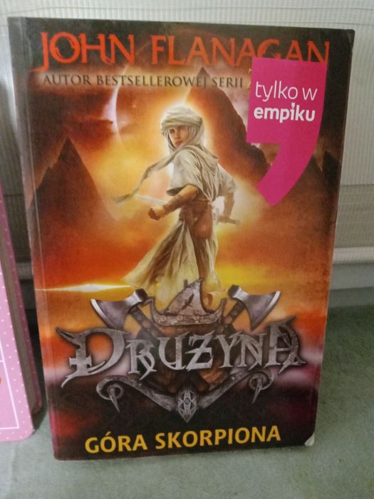 Góra Skorpiona , John Flanagan , Drużyna.