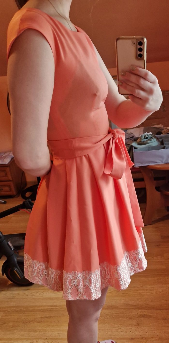 Pomarańczowa sukienka z koronka