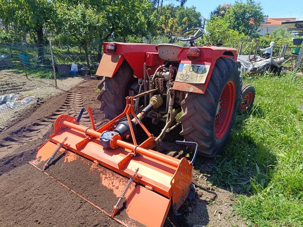 Trator agrícola ZETOR 4911