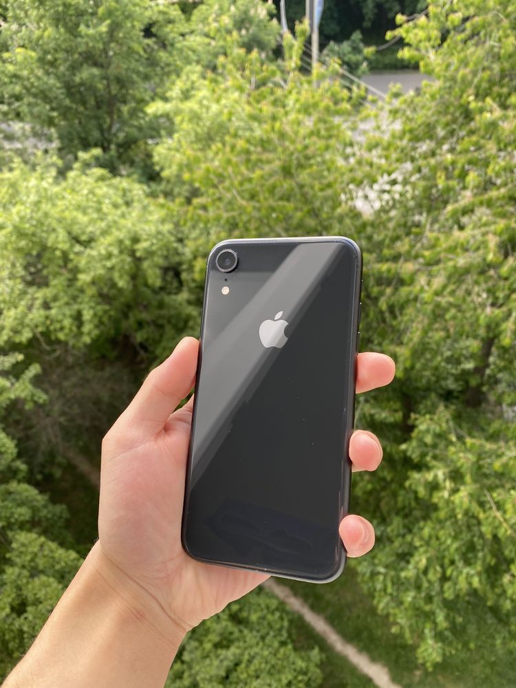 Продам iPhone XR 64GB Black Neverlock