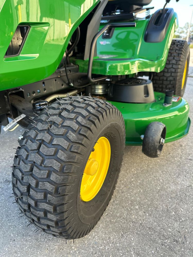 Nowy traktorek kosiarka John Deere S100