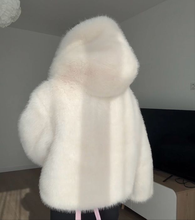 Продам шубку з капішоном