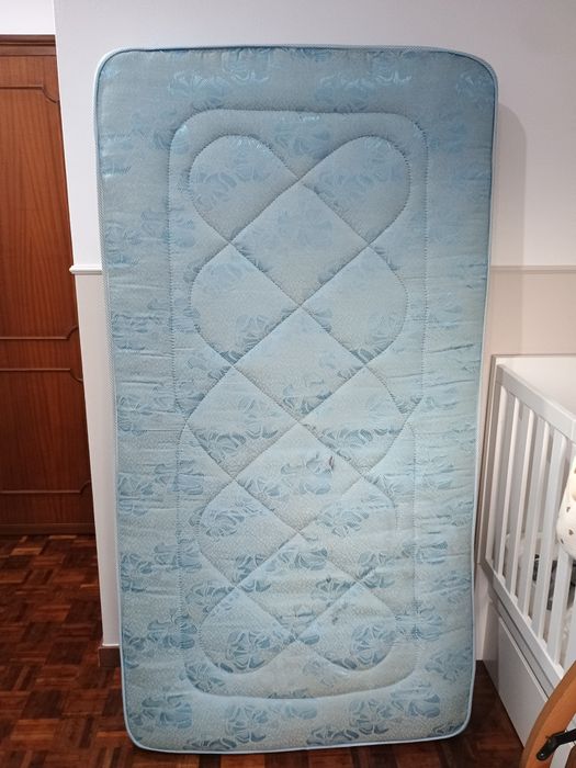 Colchão 183x98 em bom estado