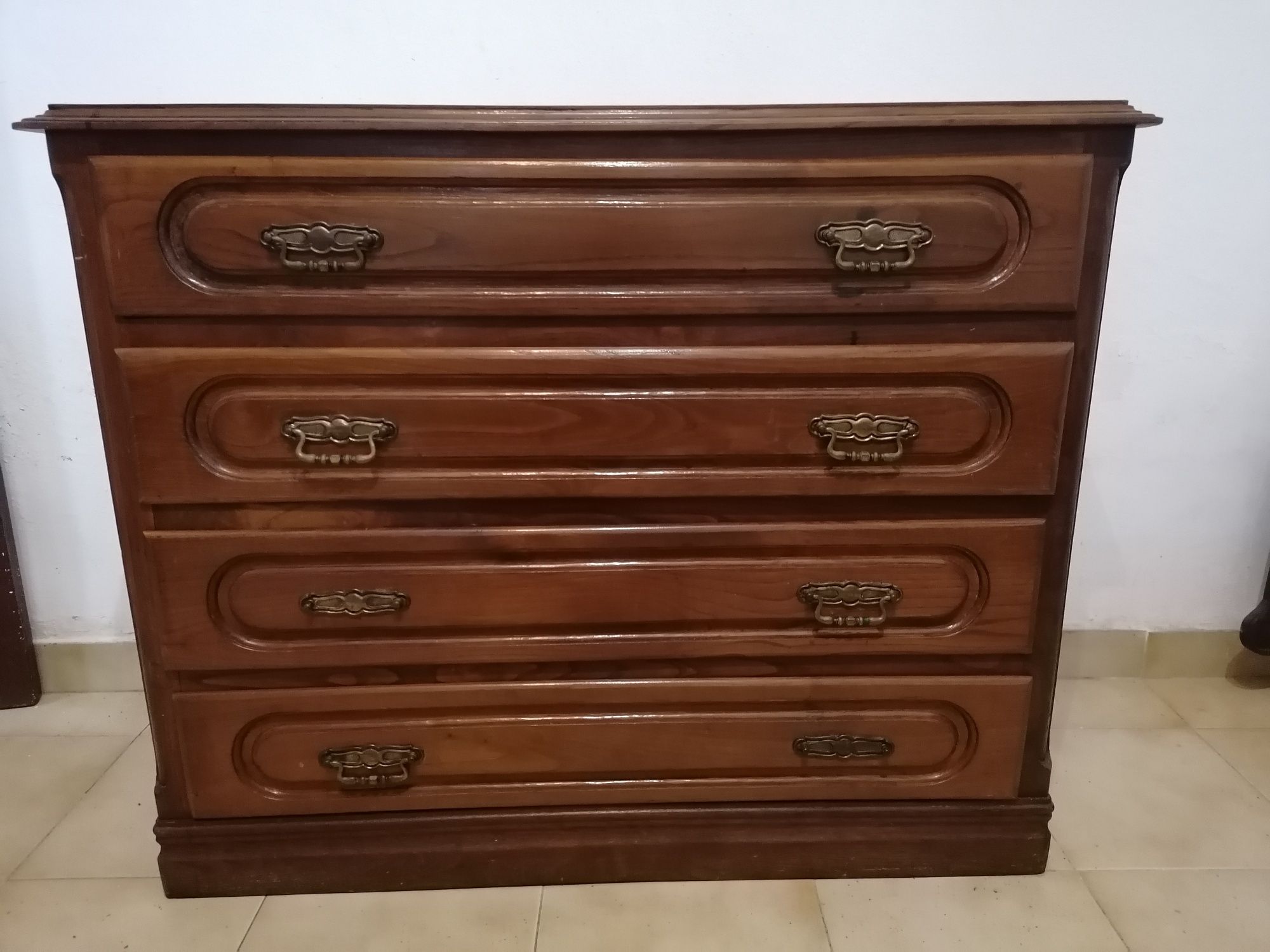 Mobilia completa de quarto em madeira
