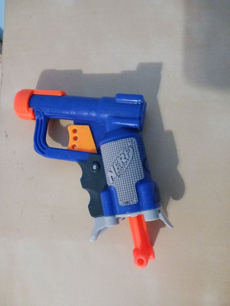 Pistola Nerf + 7 munições