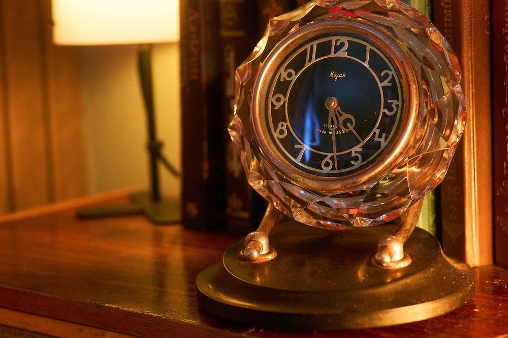 Настільний годинник Маяк