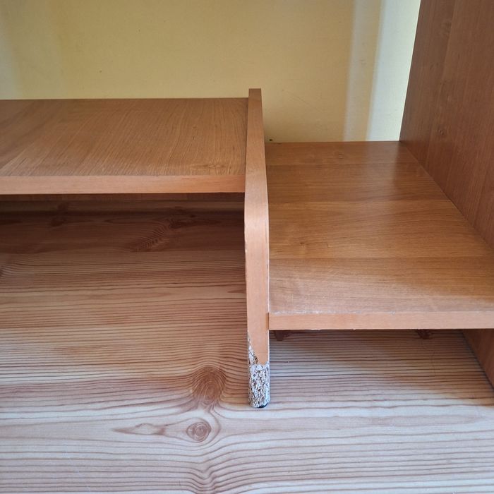 Biurko pod komputer laptopa