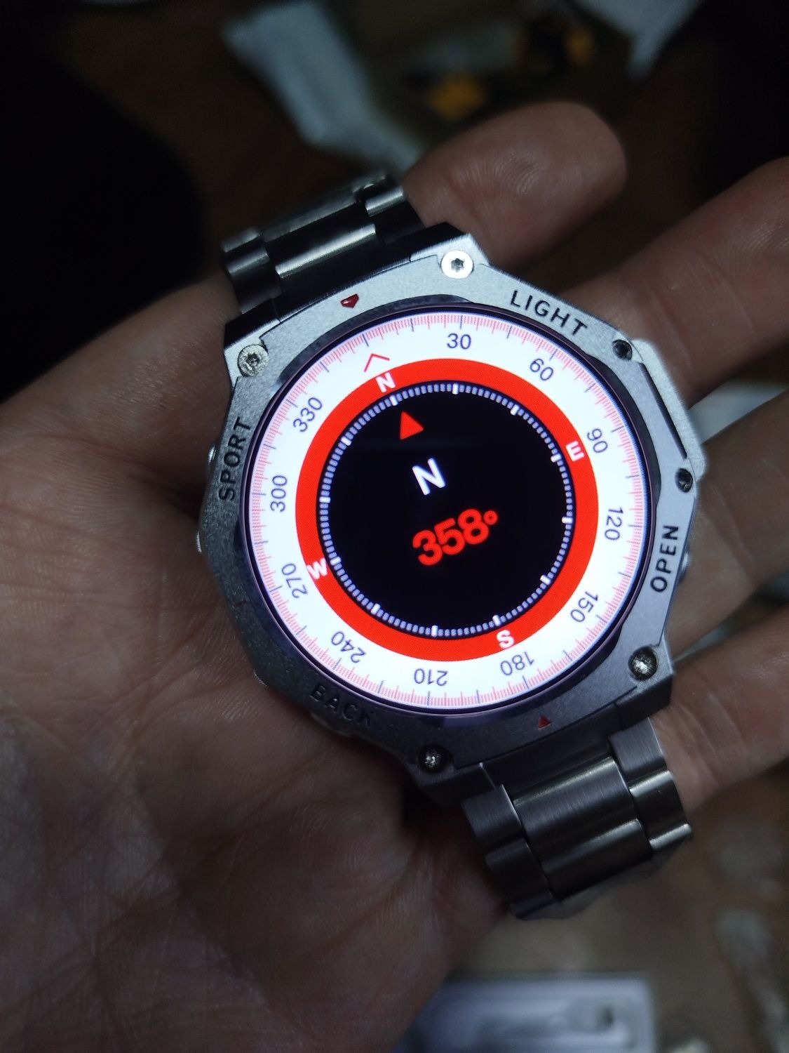 Смарт часы а титановом корпусе,GPS, NFC, AMOLED.