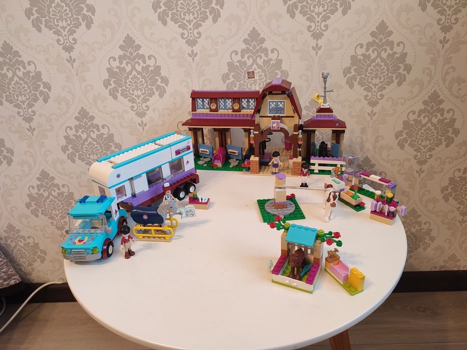 Лего френдс Трейлер для коней 41125 Клуб верхової їзди 41126