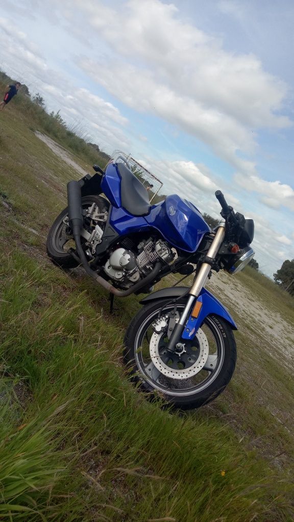 Vendo ou troco 125cc